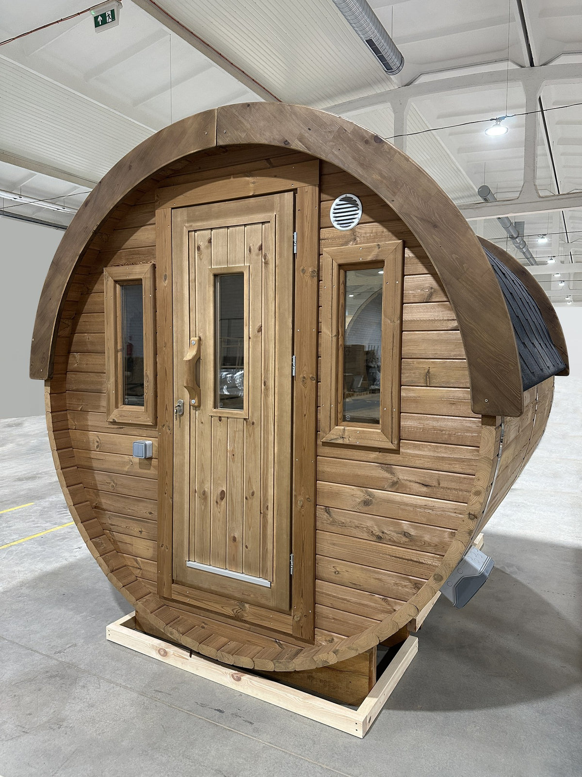 Holvi 240 thermowood barrel with timber door and two windows