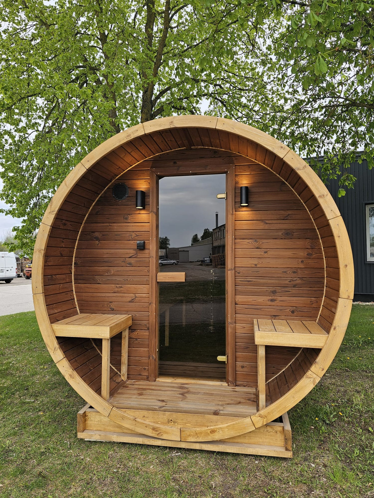 Vanne 3m barrel sauna glazed door and front elevation