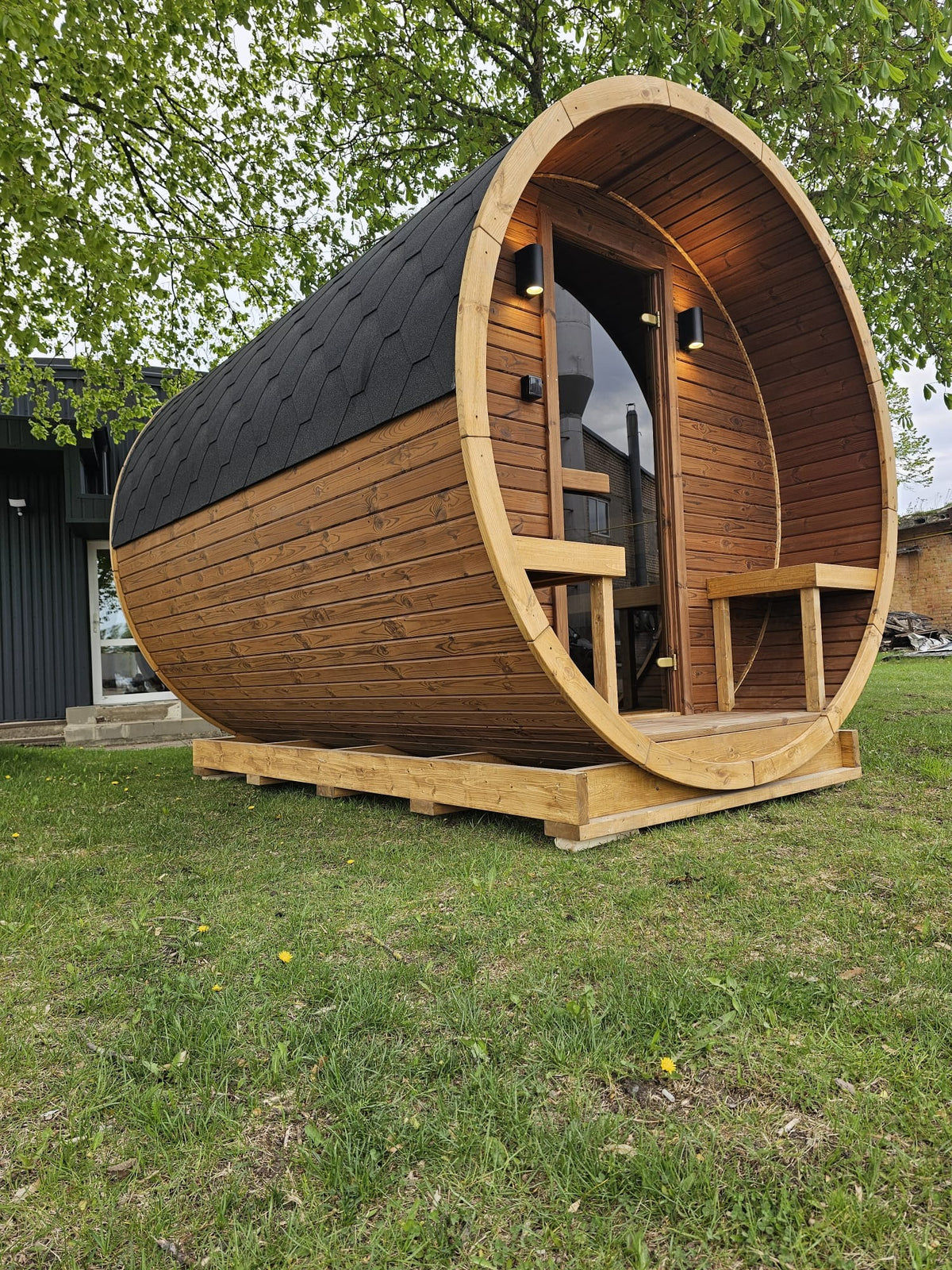 Vanne 3m barrel sauna front porch with bench seating