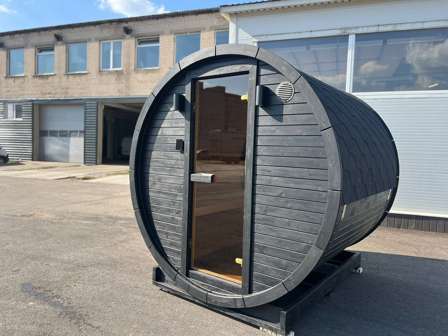 Hiili 2m black barrel sauna front three quarter view in Coal Black