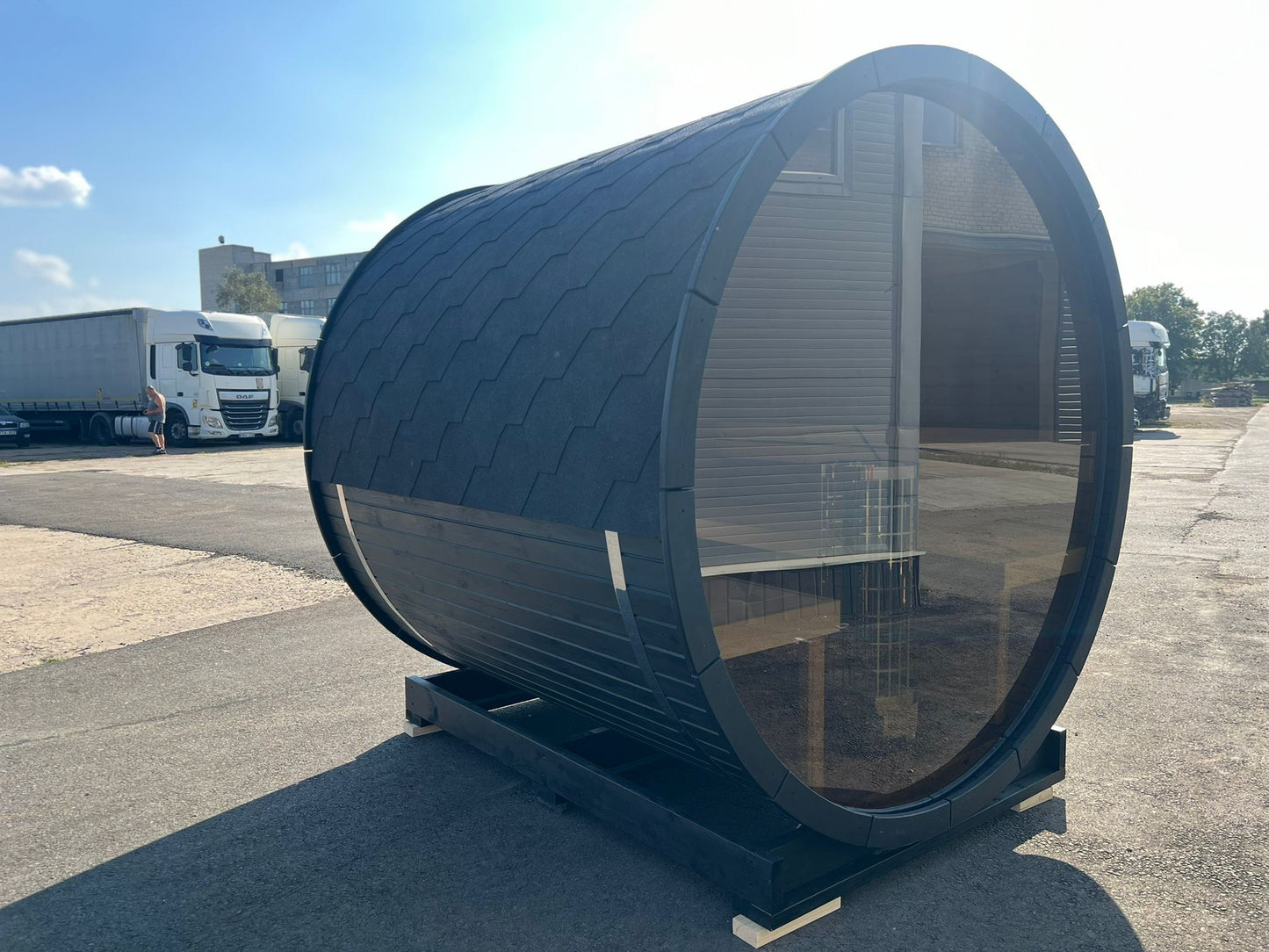 Hiili 2m black barrel sauna side profile with black shingle roof