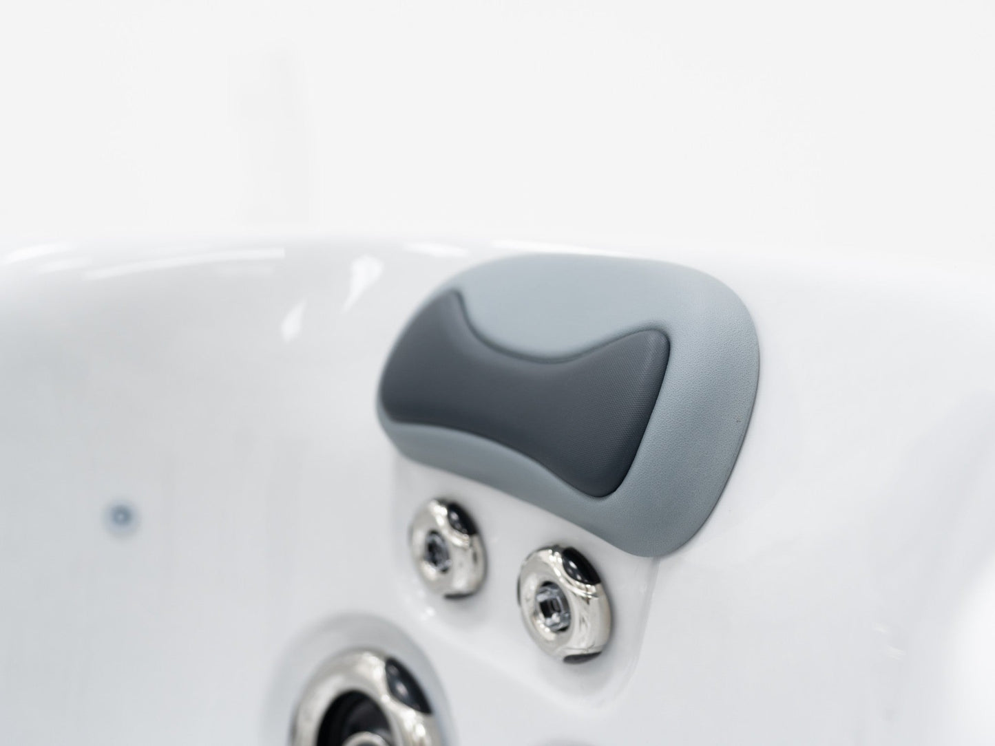 WithinWellness Equinox | 7-Seat High Power 32A Hot Tub