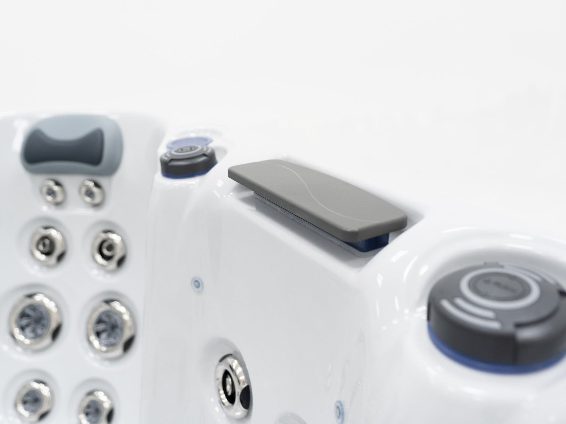 WithinWellness Equinox | 7-Seat High Power 32A Hot Tub