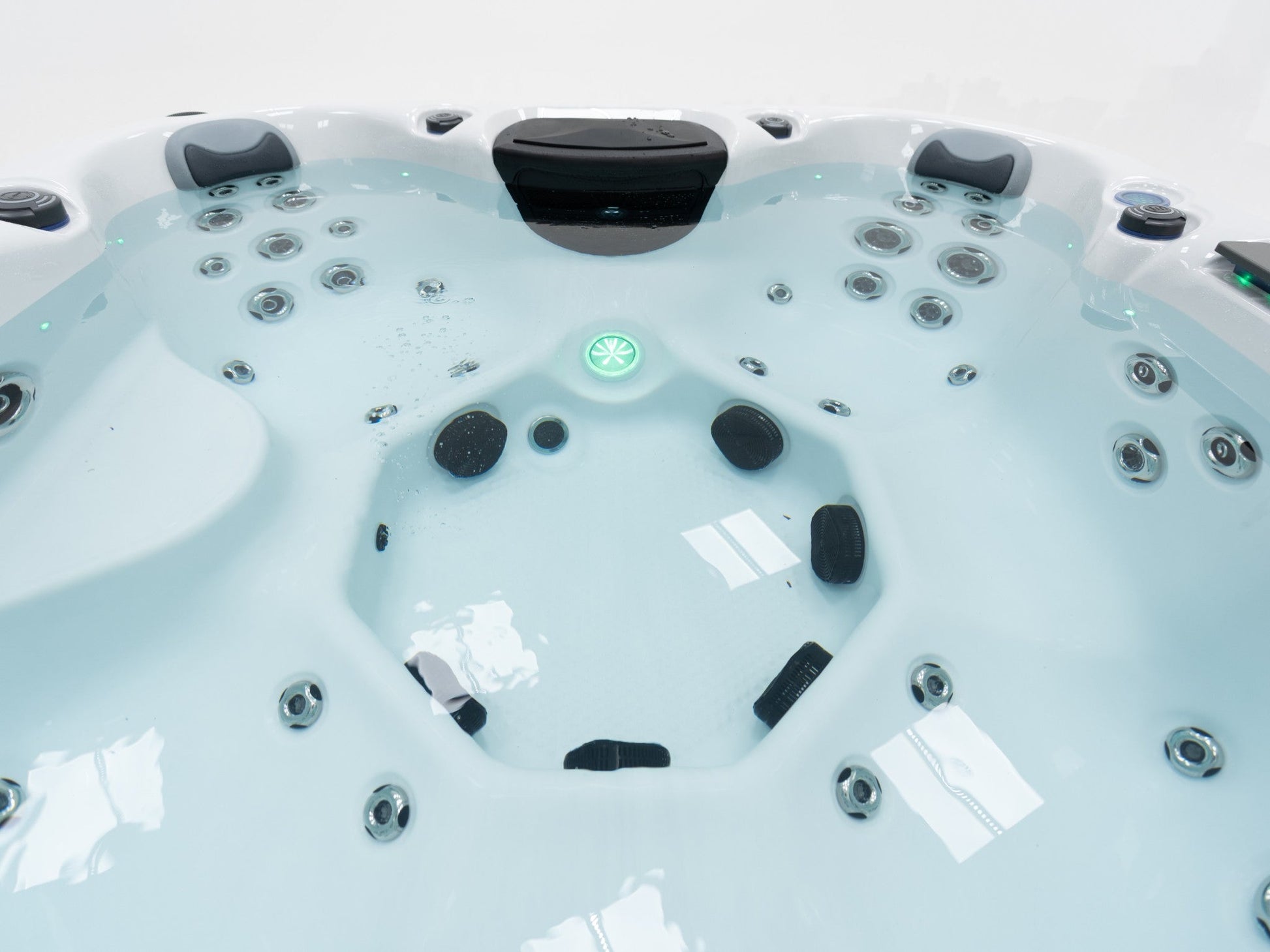 WithinWellness Equinox | 7-Seat High Power 32A Hot Tub