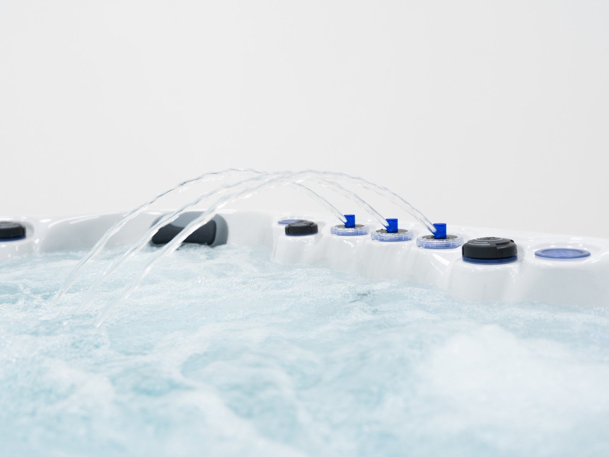 WithinWellness Equinox | 7-Seat High Power 32A Hot Tub