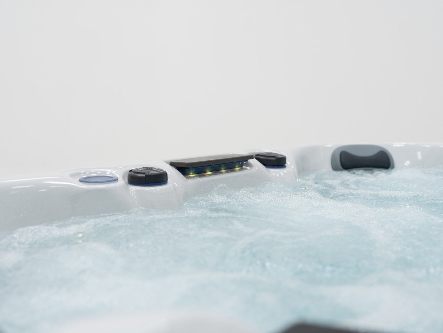 WithinWellness Equinox | 7-Seat High Power 32A Hot Tub