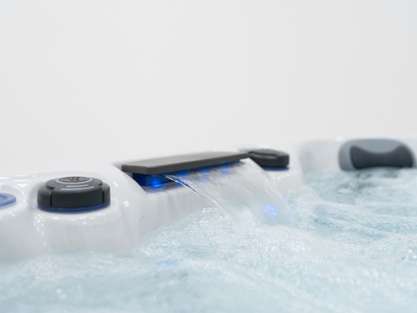 WithinWellness Equinox | 7-Seat High Power 32A Hot Tub