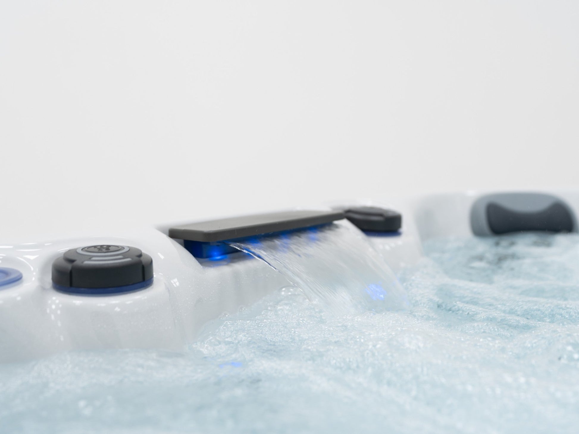 WithinWellness Equinox | 7-Seat High Power 32A Hot Tub