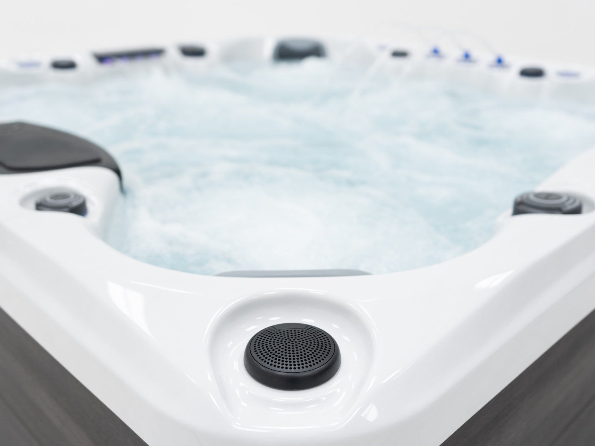 WithinWellness Equinox | 7-Seat High Power 32A Hot Tub