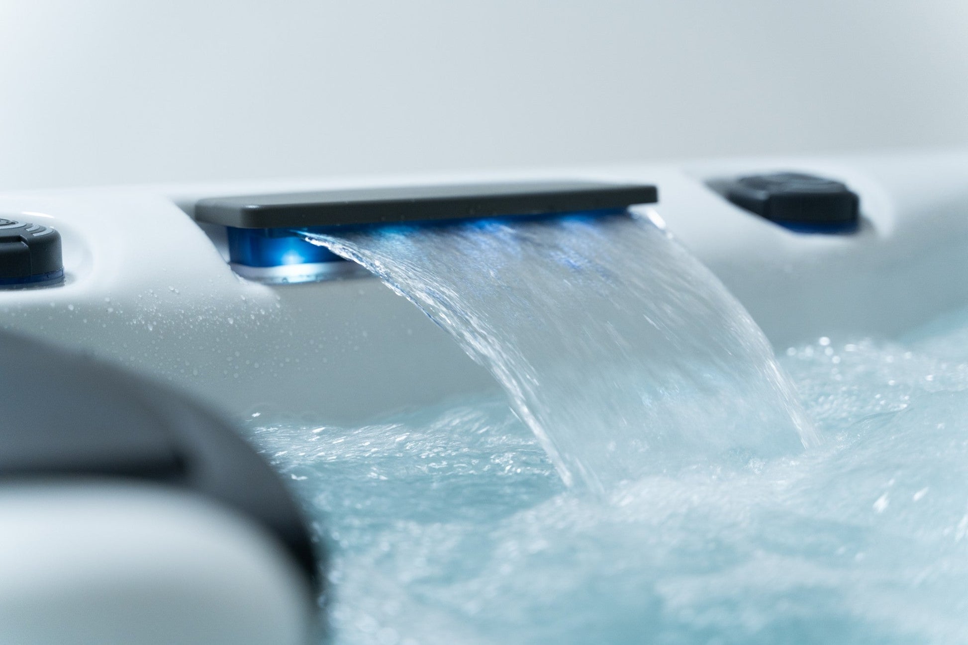 WithinWellness Aurora Pro | 5-Person Ultra-Performance 32A Spa