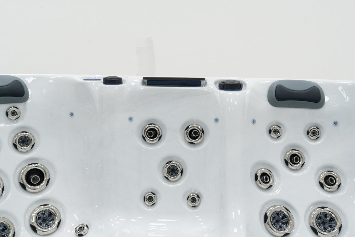 WithinWellness Aurora | 6-Person High Power 32A Hot Tub