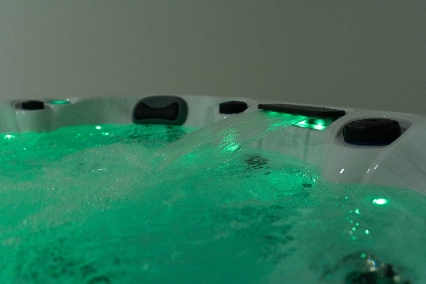 WithinWellness Aurora | 6-Person High Power 32A Hot Tub