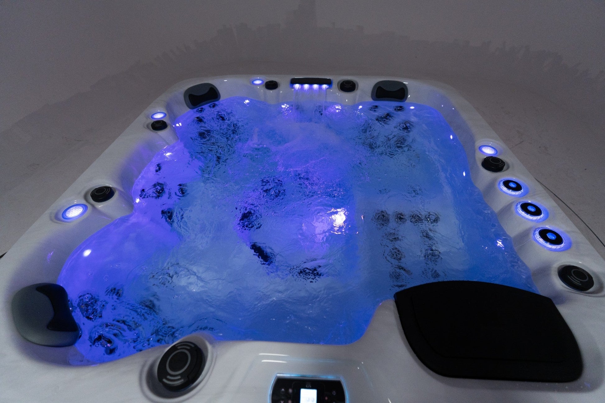 WithinWellness Aurora | 6-Person High Power 32A Hot Tub