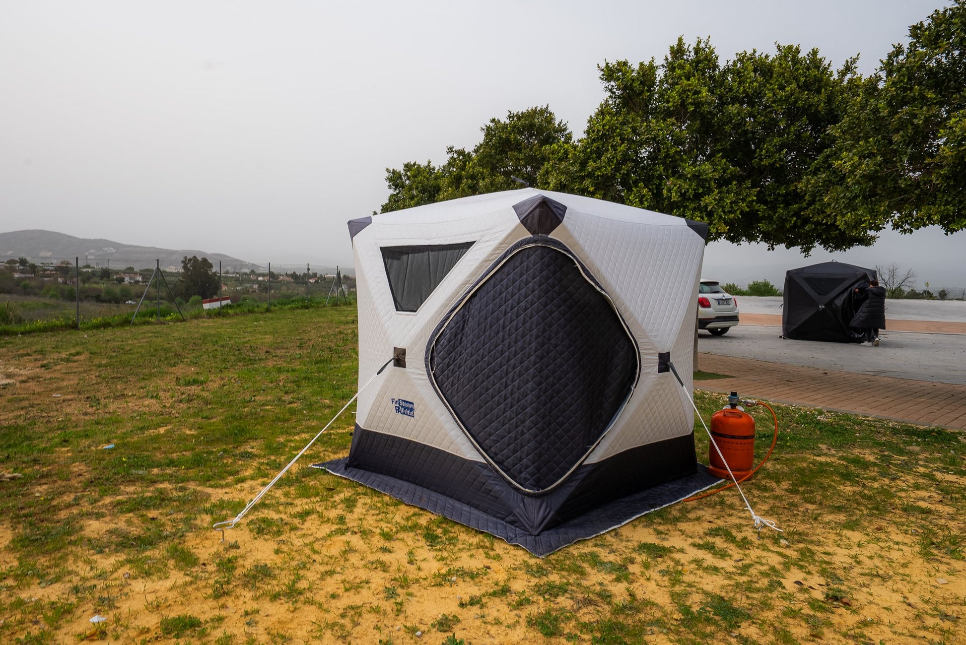 FinSteam Fritid pop-up portable gas sauna tent for 2-4 people