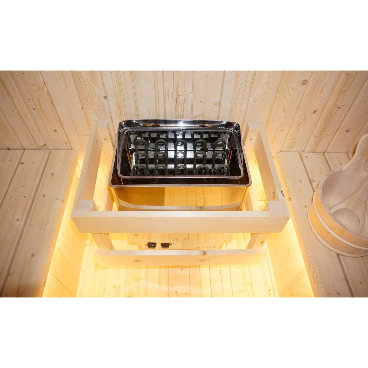 Fonteyn Uwais Outdoor Sauna — 4 Person Finnish & Infrared Combi | Steam & Oak