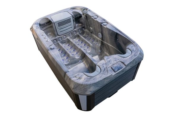 1 3 Person Luxury Hot Tub